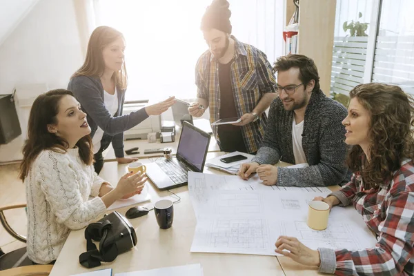 Iniciar Equipo de Freelancers en la Oficina — Foto de Stock