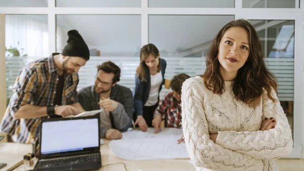 Freelancer en la oficina — Foto de Stock