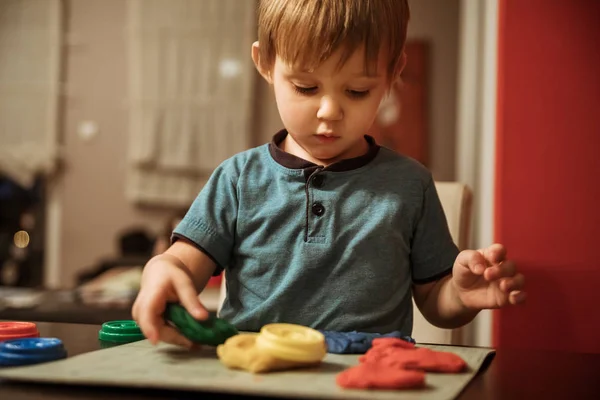 Mignon petit garçon — Photo