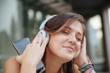 Genç güzel kadın.