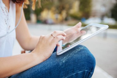 Genç güzel kadın.