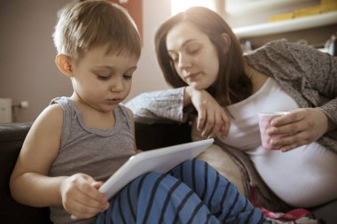 Hamile kadın kahve içme