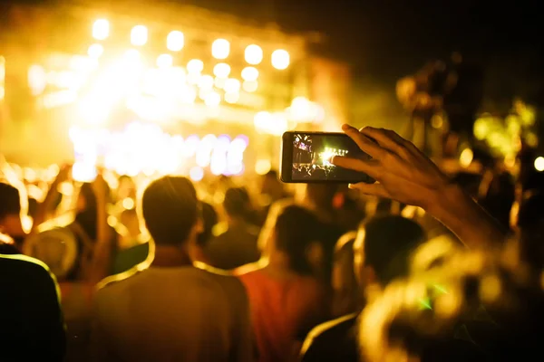 Fotografování lidí na koncertě — Stock fotografie