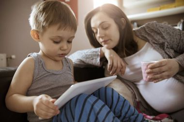 Hamile kadın kahve içme