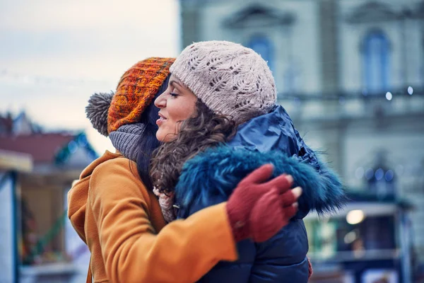 arkadaşlar açık havada