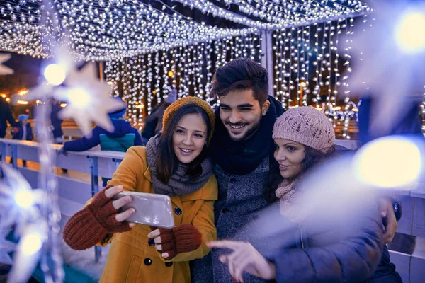 arkadaşlar sahip eğlenceli On Market