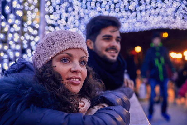 Pareja en pista de hielo — Foto de Stock