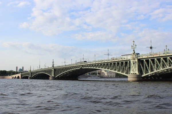 Металлический мост в Санкт-Петербурге — стоковое фото