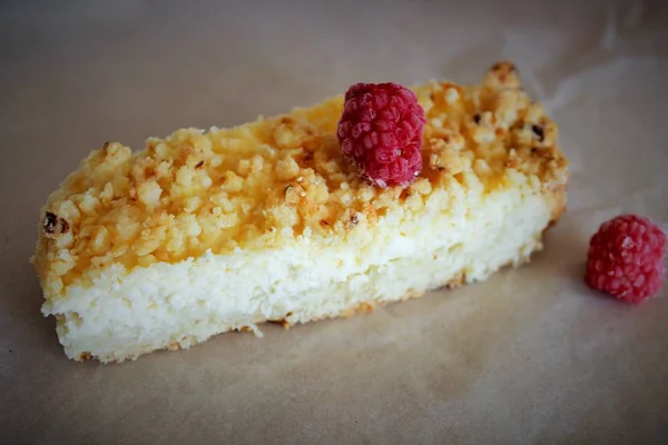 cottage cheese pie with raspberries