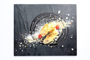 Hamurda kızartılmış muz. Tatlı meyve tatlısı..