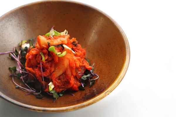 Kimchi, Çin lahanasından yapılmış baharatlı bir salata. Geleneksel doğu mutfağı..