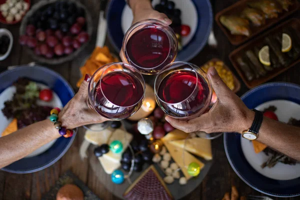 Cena Familiar Para Una Celebración Con Vino Tinto Salud Vista —  Fotos de Stock