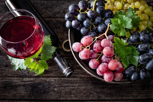 Vino Tinto Botella Copa Con Aperitivo Concepto Vino Con Tabla —  Fotos de Stock