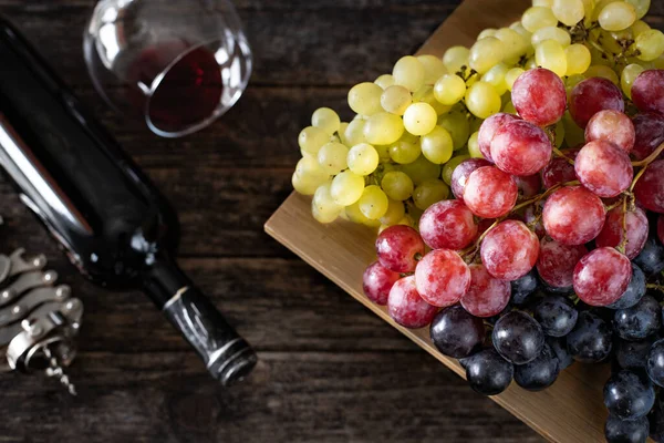 Vin Roșu Sticlă Pahar Aperitiv Conceptul Vin Plăci Brânză Smochine — Fotografie, imagine de stoc