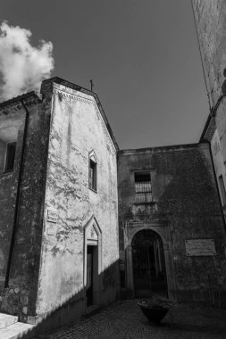 Fornelli, Isernia, Molise. Molise bölgesinin Isernia iline bağlı 1.883 nüfuslu İtalyan belediyesi. İtalya 'nın en güzel köylerinin bir parçasıdır..