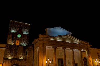 Isernia, Molise. Havari Aziz Petrus Katedrali, Isernia şehrinin en önemli Katolik binasıdır..