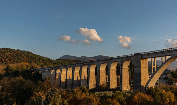 Isernia Molise Italy 圣斯皮里托铁路桥查看 — 图库照片