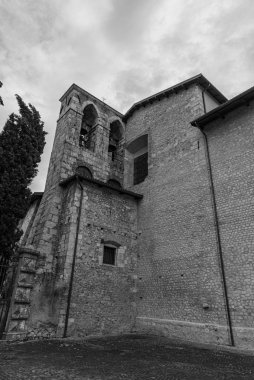 L 'Aquila, Abruzzo, Santa Maria di Collemaggio Bazilikası, şehrin 1288 yılından kalma dini bir sembolü.