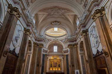 L 'Aquila, Abruzzo. Santa Maria del Suffragio Kilisesi, ayrıca Kutsal Ruhlar Kilisesi olarak da bilinir..