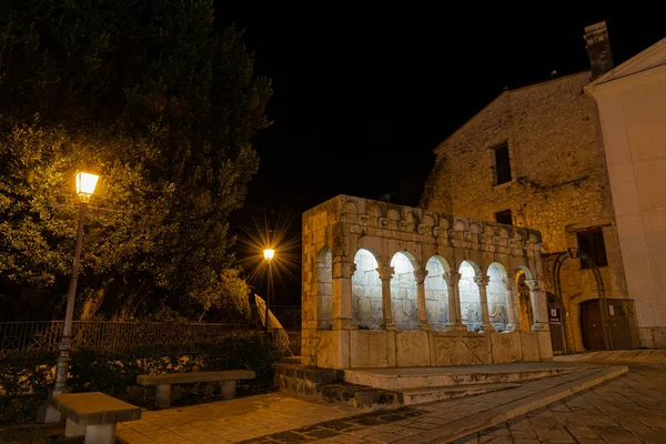 Isernia Molise Kardeşlik Çeşmesi Isernia Şehrinin Bir Sembolü Olduğu Kadar — Stok fotoğraf