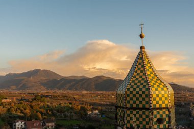Teano, Campania. Aziz Catherine Manastırı. Çan kulesi. Görünüm.