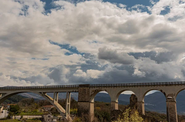 Isernia Molise Itália Ponte Ferroviária Santo Spirito Vista — Fotografia de Stock