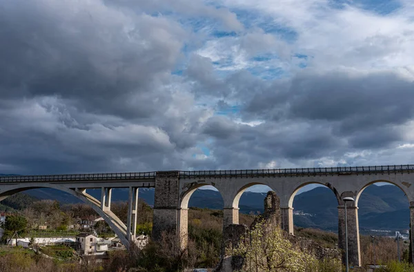 Isernia Molise Włochy Most Kolejowy Santo Spirito Widok — Zdjęcie stockowe