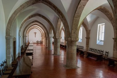 Trisulti, Lazio. Trisulti Charterhouse, Frosinone ilinin Collepardo ilçesine bağlı bir manastır. 1879 yılında ulusal bir anıt olarak kabul edilmiştir..