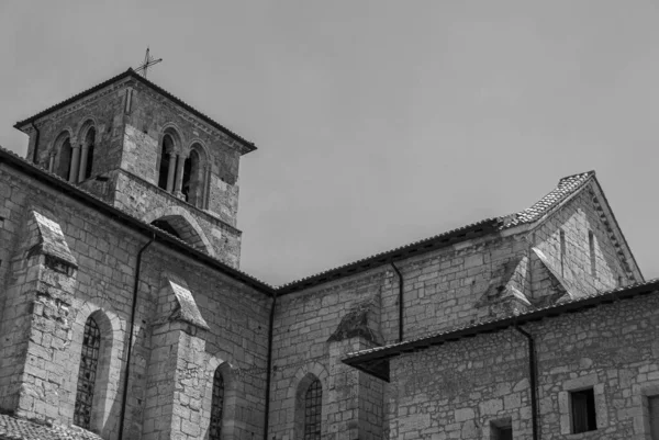 ヴェロリフロジノーネラツィオ カサマリの修道院 イタリアで最も重要なシトー派建築の修道院の一つである 建仁3年 1203年 建保4年 1217年 — ストック写真