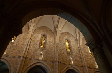 Veroli, Frosinone, Lazio. Casamari Manastırı. Cistercian Gothic mimarisinin en önemli İtalyan manastırlarından biridir. 1203 'te inşa edildi ve 1217' de kutsandı..