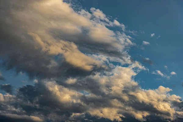 Nuvens Céu Maravilhoso Espetáculo Céu Cheio Nuvens Profundidade Tridimensionalidade Céu — Fotografia de Stock