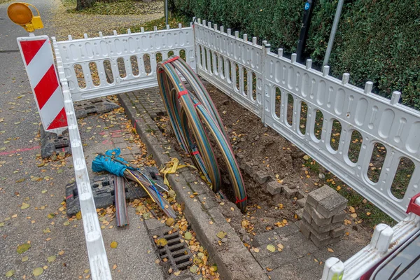 Geniş bant genişlemesi yüzünden fiber optik taktık.