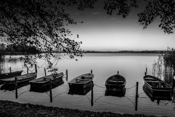 Some rowboats lie at a lake in the north of Germany in the morni — Stock Photo, Image