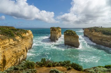 Port Campbell Ulusal Parkı Melbourne 'un 285 km batısında. 