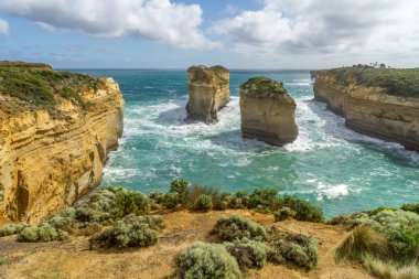 Port Campbell Ulusal Parkı Melbourne 'un 285 km batısında. 