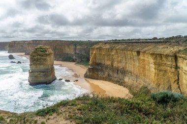 Port Campbell Ulusal Parkı Melbourne 'un 285 km batısında. 