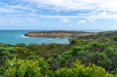 Port Campbell Ulusal Parkı Melbourne 'un 285 km batısında. 