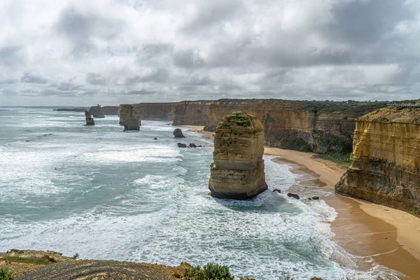 Port Campbell Ulusal Parkı Melbourne 'un 285 km batısında. 