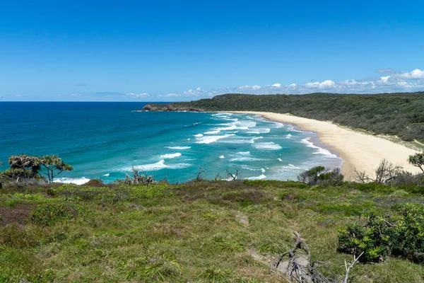 A bela praia de Noosa na costa da luz do sol na Austrália — Fotografia de Stock