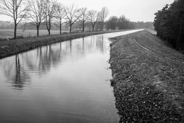 The Elbe-L��beck-Canal flows through Schleswig-Holsteinthe Elbe- — Stock Photo, Image