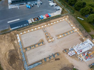 Fabrika bui 'sinin bulunduğu büyük bir inşaat alanının insansız hava aracı fotoğrafları.