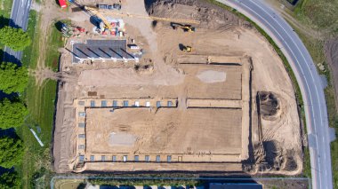 Fabrika bui 'sinin bulunduğu büyük bir inşaat alanının insansız hava aracı fotoğrafları.