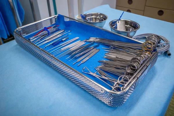 Egy műtőben, van egy szita kézműtétre egy kék — Stock Fotó