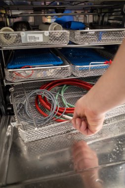 Merkezi bir sterilizasyon departmanında, 