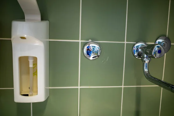 Empty Disinfectant Dispenser Hangs Wall Next Tap — Stock Photo, Image