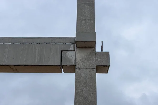 Grande Cantiere Travi Trasversali Calcestruzzo Sono Collegati Colonne Cemento Edificio — Foto Stock