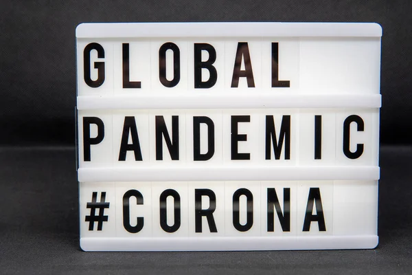 带有题词的灯箱 具有黑色背景的全球流行病 Corona — 图库照片