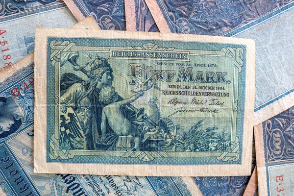 Alte Historische Deutsche Banknoten Liegen Ausgebreitet Auf Einem Tisch — Stockfoto