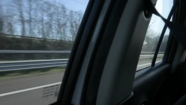 从乘客侧面看公路上的汽车射击 — 图库视频影像