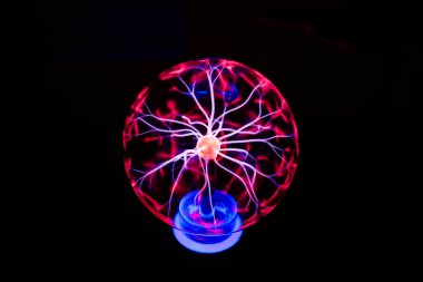 Yıldırımlı soyut top. Yeni teknolojiler. Fermuarlar.